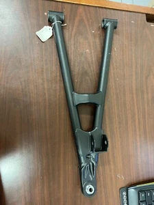 YAMAHA LOWER CONTROL ARM 8GL-23570-00-P2 - Imagen 1 de 3