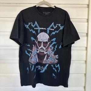 Goat Crew X Attack On Titan “Colossal Titan” Japanese Manga Anime T-Shirt Sz S - Foto 1 di 19