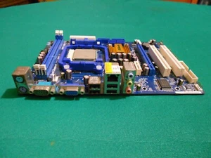 SCHEDA MADRE ASROCK N68-S3-UCC + CPU AMD ATHLON II - Foto 1 di 10