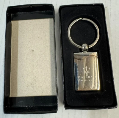 Portachiavi vintage Maserati delle colline di Anaheim in metallo con scatola - Immagine 1 di 2