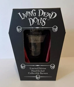 Living Dead Dolls Edizione Limitata 004/666 Barware Inciso a mano DEADBRA ANN. NUOVO - Foto 1 di 6
