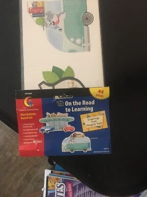 Mini tablón de anuncios Mid-Century Mod en el camino hacia el aprendizaje CTP8444  Foto 1 de 4