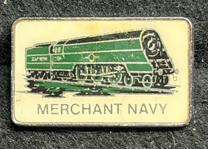 MERCHANT NAVY CLASS TRAIN / LOCO ENGINE DRAWING ON CREAM BACKGROUND PIN BADGE - Picture 1 of 3