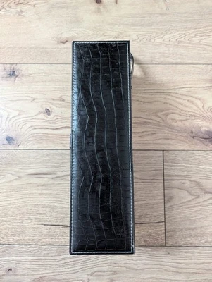 Flaschenbox aus Polyurethan in Kroko-Optik - Bild 1 von 4
