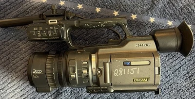SONY DSR-PD170P CAMCORDER 3CCD PROFESSIONAL DVCAM MINI DV DIGITAL TAPE VIDEO CAM - Image 1 of 4