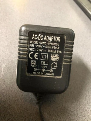 Steckernetzteil AC DC Adaptor 7,5V 0,8A - Bild 1 von 2