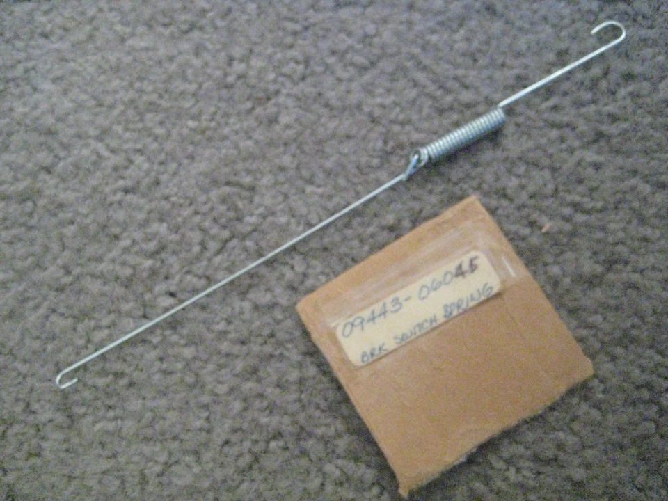 SUZUKI XN85 TURBO/TS250/GS650/GS550/GS450 R INTERRUPTOR DE FREIO MOLA NOS! - Imagem 1 de 1