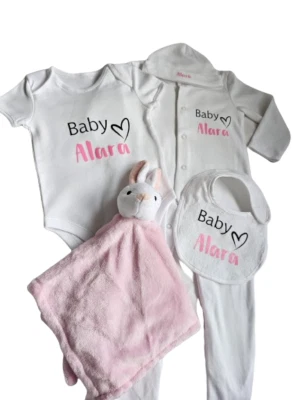 Personalised Full Clothes Set 5 piece Baby Sleepsuit/Vest/Hat/Bib-Boy/Girl Gift - Image 1 of 4