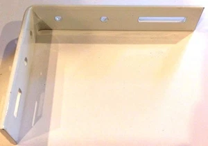 Angle Iron White 4 x 5 1/2 (2 holes & slot on each leg) Hardware shelves cabinet - Imagen 1 de 8