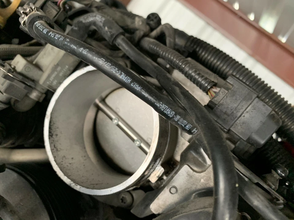 Porsche Cayenne S 2003 2004 2005 2006 4,5 turbo carrocería del acelerador  Foto 1 de 1