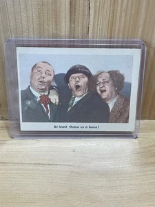 1959 Fleer The 3 Stooges #88 At Least Throw Us A Bone - Bild 1 von 2