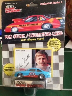 RICKIE SMITH "STP" 1/64 NHRA PRO STOCK DIE CAST RACING CHAMPIONS EN PAQUETE AMARILLENTO Foto 1 de 2