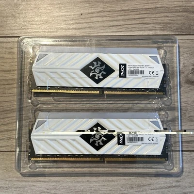 XPG DDR4 3200MHz RGB RAM 16GB (2x8GB) (AX4U320038G16-BW41) Foto 1 de 2