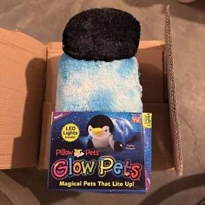 VINTAGE PILLOW PETS GLOW PETS MAGICAL PETS THAT LIGHT UP FLASHY PENQUIN LED NEW - Picture 1 of 5
