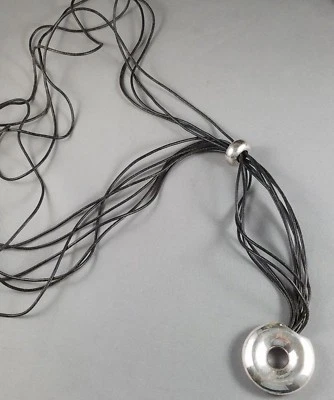 Collar colgante modernista Simon Sebbag de plata de ley, cordón de cuero negro - S3 Foto 1 de 4