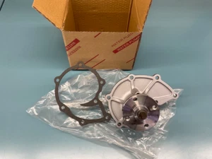 Toyota 4Y Forklift 16110-78156-71 Water Pump + Gasket BA01, 7815671 Free Ship - Picture 1 of 3