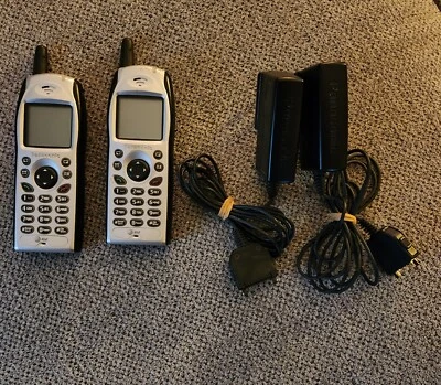 2 teléfonos AT&T Panasonic EB-TX320ASW  Foto 1 de 4