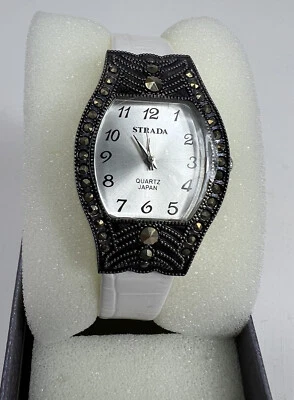 Reloj STRADA Tono Oscuro Diseño Marcasita Estilo Años 40 Blanco Vegano Correa Cuero Nuevo con Etiquetas Foto 1 de 4