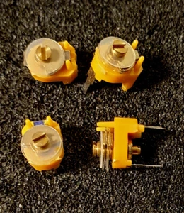 4 CONDENSATEURS AJUSTABLES DORES 2 - 10 pF - 350 V - Picture 1 of 1