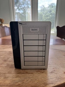 Promise Pegasus R6 6-Bay Thunderbolt RAID Enclosure – Model SGL028068257 No HDD - Afbeelding 1 van 5
