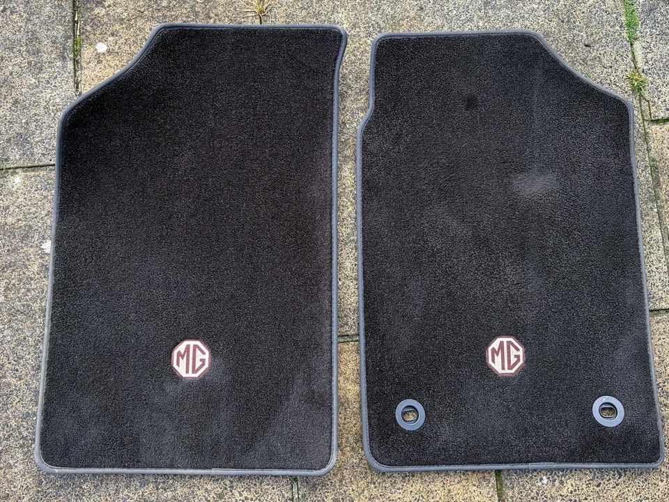 MG F & MG TF Pair of Genuine Embossed Footwell Floor Mats (EAH103900PMA) - Image 1 of 1