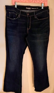 Levi's Signature Size 12L Women's Low Rise Boot Cut Jeans (measures 34x31) Blue - Picture 1 of 9