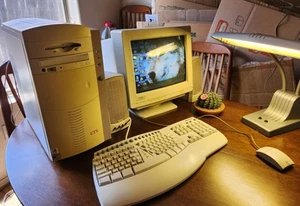 Vintage Fenster 98! CTX Desktop Tower mit CTX PC-Lautsprechern. Helllila! - Bild 1 von 19