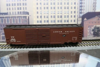 WALTHERS? HO SCALE LEHIGH VALLEY LV 8505 50' AAR DD BOX CAR W/END DOOR! PLS READ - Image 1 of 4
