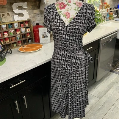 Bisou Bisou Black White Short Sleeve Stretch Wrap Dress Size 14 Career To Casual - Image 1 of 4