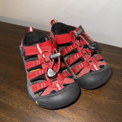 Keen Newport H2 Strap Sandals Red Youth Size 10 Hiking Waterproof Shoes - Image 1 of 4