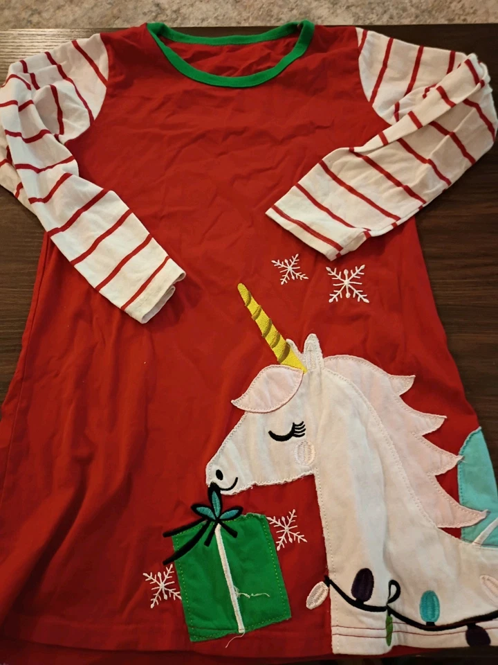 Lindos vestidos camiseros de algodón de manga larga para niñas Foto 1 de 1