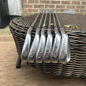 Titleist FORGED 690 CB Iron Set 3-9+Pw Dynamic Gold S300 Flex-S 8pcs RH Used - Picture 1 of 3