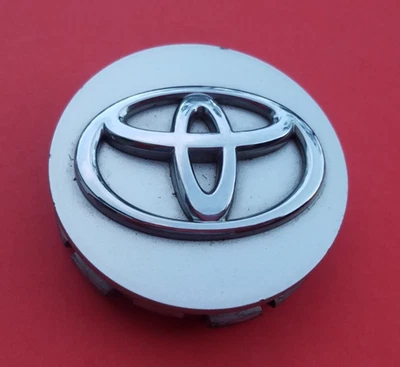 TOYOTA AVALON MATRIX SOLARA VENZA WHEEL RIM HUBCAP CENTER COVER CAP PLUG OEM C20 - Image 1 of 3