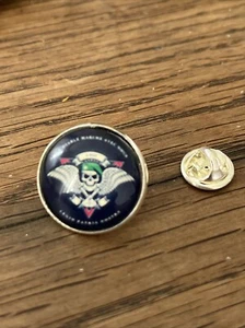 GROS PIN'S 2cm Métal Argenté Légion Étrangère Paras Skull Le Diable Marche - Picture 1 of 2