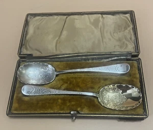 James Dixon & Sons Chased Jam Spoons with Presentation Case Circa 1880s Vermeil - Picture 1 of 21