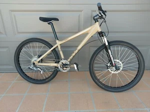 AVANTI SCRAM MARZOCCHI 26'"MOUNTAIN BIKE NEW 9 SPEED - Picture 1 of 8