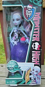 Matell-Monster High-FIRST WAVE! Skull Shores-Abbey Bominable  (Retired) N.R.F.B. - Picture 1 of 4