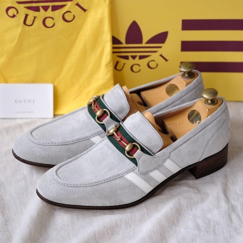 Questi sono i mocassini Gucci x Adidas uomo grigio scamosciato Horsebit taglia 11 NUOVI