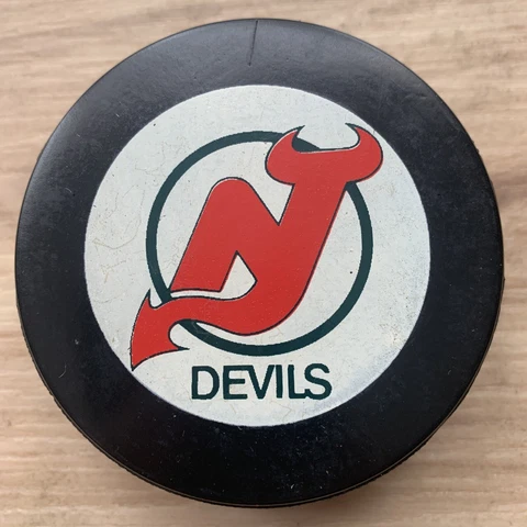 NEW JERSEY DEVILS VINTAGE NHL HOCKEY PUCK INGLASCO APPROVED MADE IN CANADA NJ Cover
