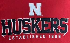 University Of Nebraska Huskers (Size M) T-Shirt, Captivating Officially Licensed - Picture 1 of 5