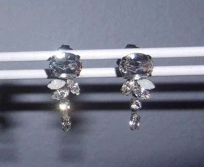 Sorrelli Post 耳环,美丽透明水晶带一件白色二手状况完好新娘 — 第 1/3 张图片