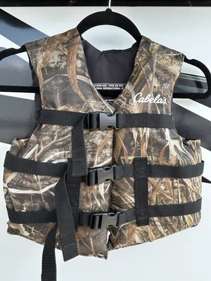 Colete salva-vidas Cabelas modelo juvenil 50/90 #s camuflagem - Imagem 1 de 4
