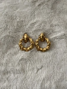 Orecchini Vintage Anne Klein Spazzolato Satinato Tono Oro Battiporta Clip Firmati Scatola 6 - Foto 1 di 3