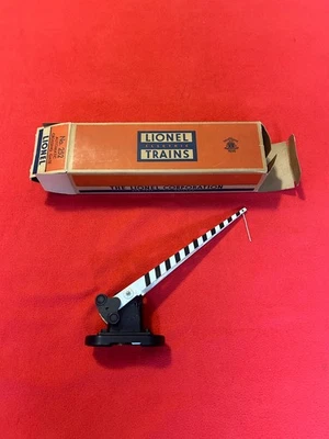 C8 LIONEL POSTWAR #252 CROSSING GATE W/BOX - Image 1 of 4