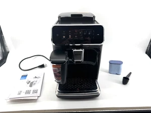 Philips Series 3300 EP3341 Máquina de café espresso completamente automática con café helado - Imagen 1 de 7