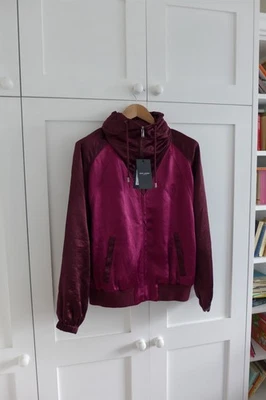 Chaqueta deportiva Saint Laurent en satén borgoña - talla 48 y 50 - Nueva con etiquetas, precio de venta sugerido por el fabricante 2.035 GBP Foto 1 de 4