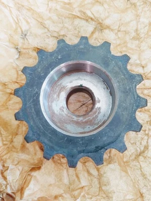 Pieza de unidad de accionamiento New Holland OEM #512967 (reemplaza 80512967) para vagones de pacas Nuevo de Lote Antiguo Foto 1 de 4