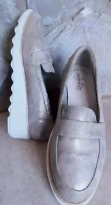Mocassini Clarks Collection Sharon Gracie leopardati glitter slip on donna 8 NUOVI - Foto 1 di 7