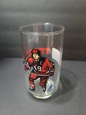 Vaso Steve Yzerman Pepsi/Total. 5 pulgadas de alto 2,50 pulgadas de diámetro. Foto 1 de 4