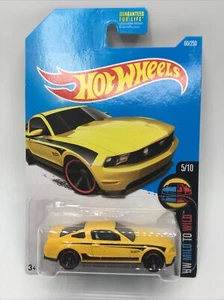 2016 Hot Wheels 2010 Ford Mustang GT Yellow New - Picture 1 of 3